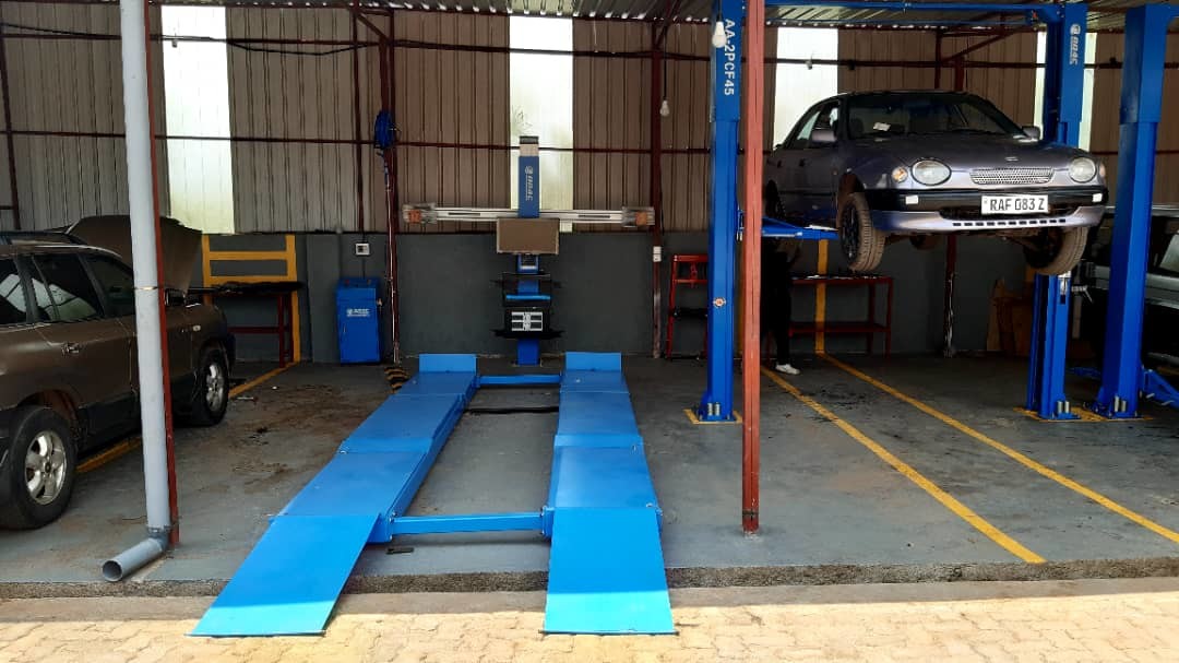 آخرین مورد شرکت بالابر خودرو، بالابر قیچی، دستگاه تراز، غرفه اسپری نصب شده در رواندا